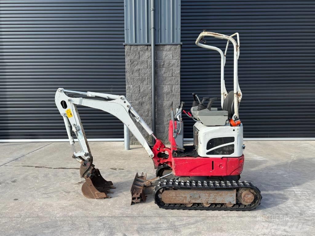 Takeuchi TB 210 R Мини екскаватори < 7 т
