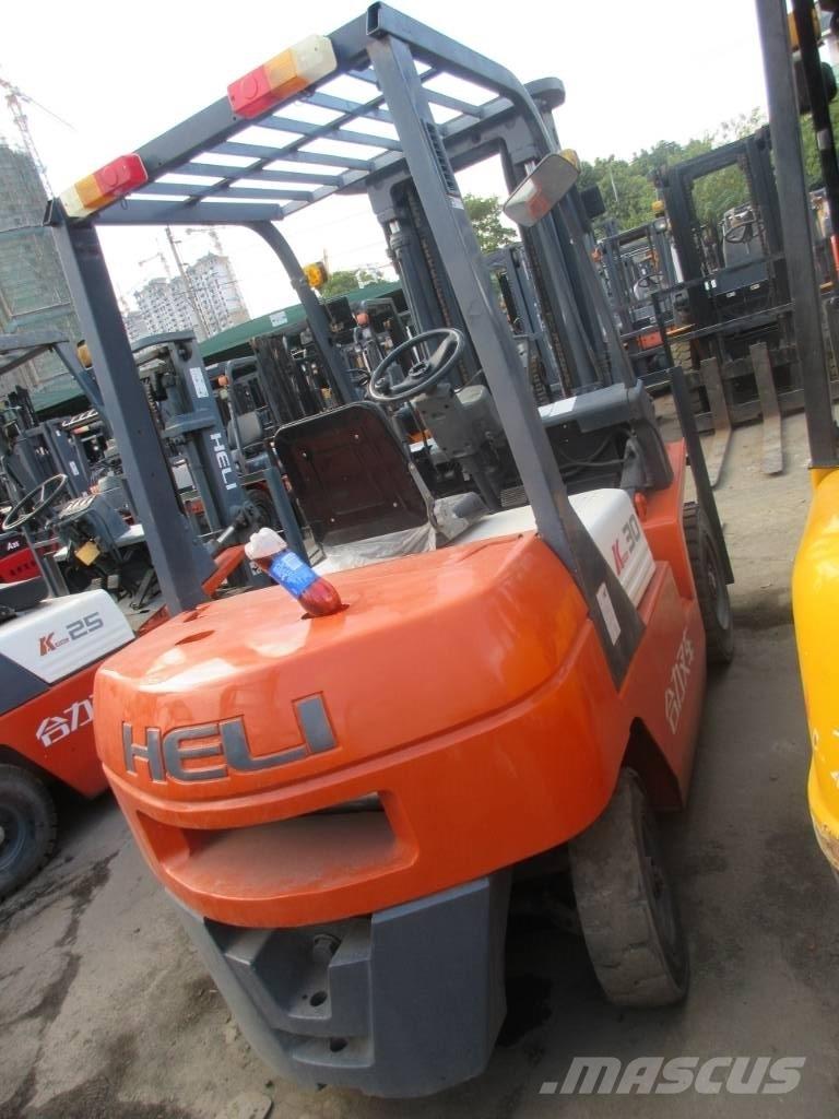 Heli FD 30 Дизелови камиони