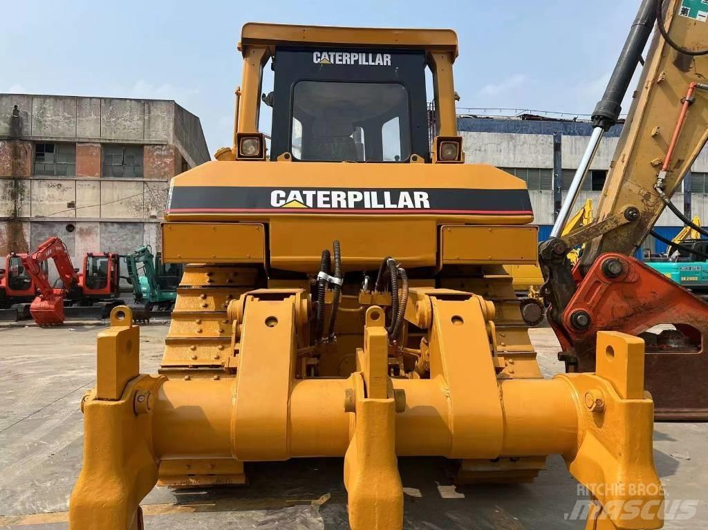 CAT D8R Верижни булдозери
