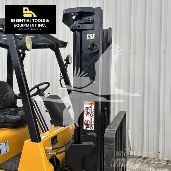 CAT GC40KSTR Дизелови камиони