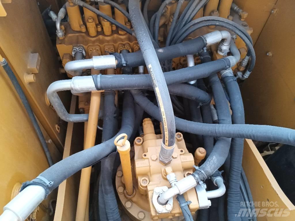 CAT 320D2 Средни екскаватори 7т - 12т