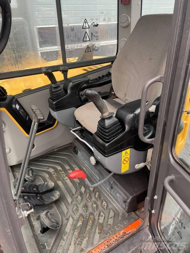 Volvo ECR88D Средни екскаватори 7т - 12т