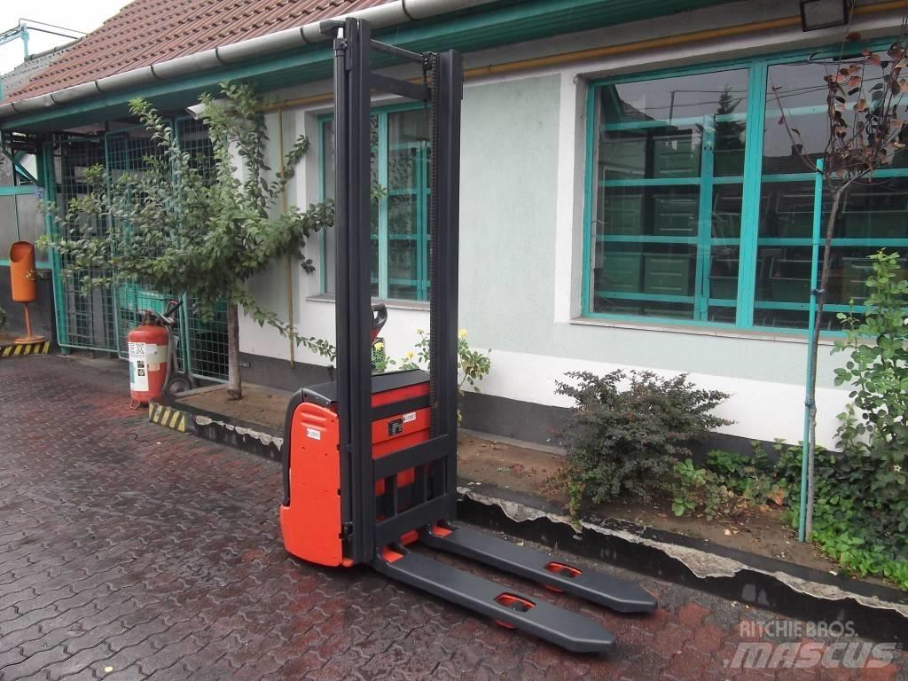 Linde L12 /379/ V-2097 Самоходни товарачи
