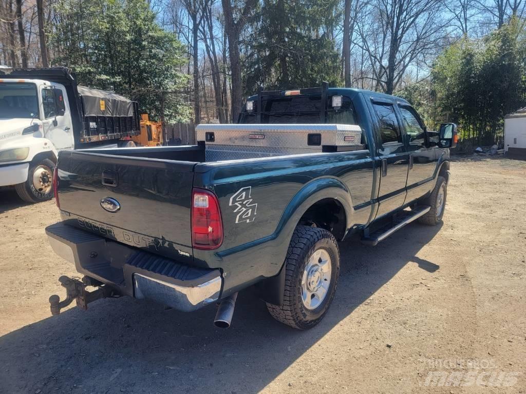 Ford F350 XLT Пикапи