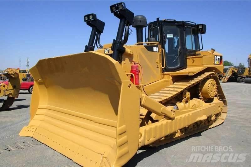 CAT D8R Верижни булдозери
