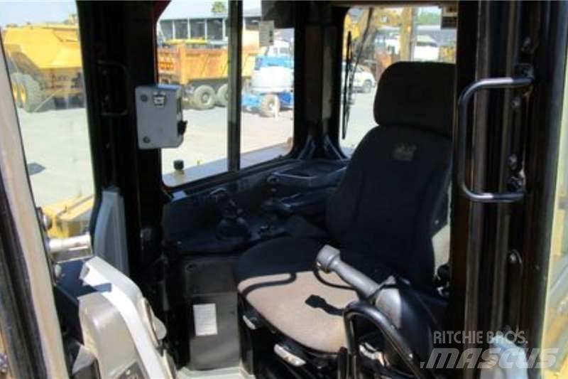 CAT D8R Верижни булдозери
