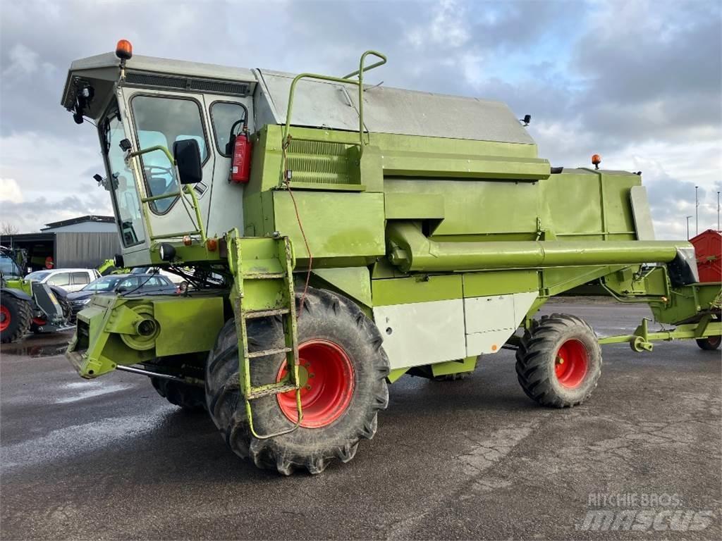 CLAAS Dominator 96 Комбайни