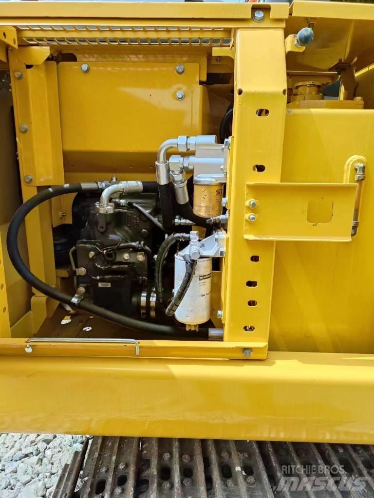 Komatsu PC 110 Средни екскаватори 7т - 12т