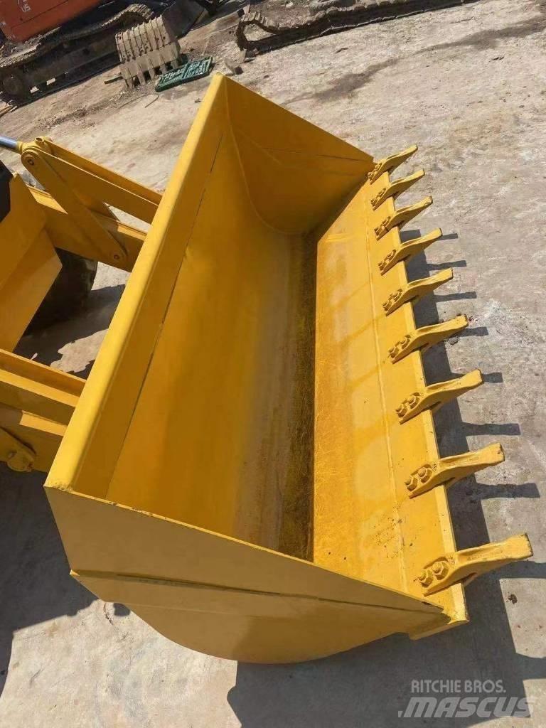 CAT 420F Товарач със заден ексватор