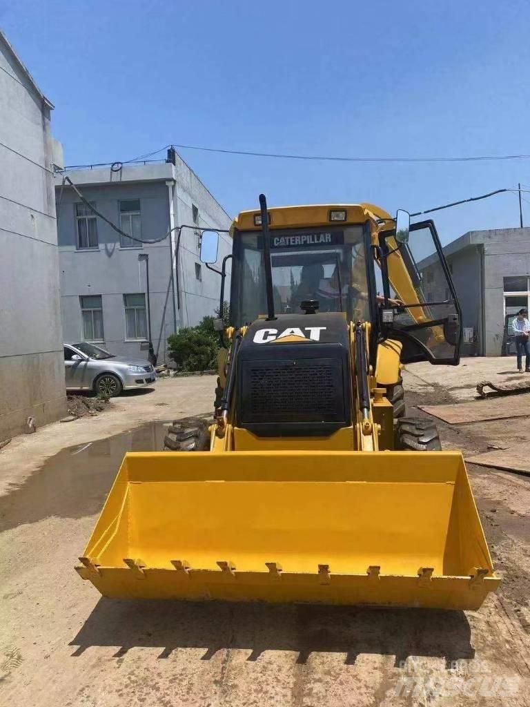 CAT 420F Товарач със заден ексватор