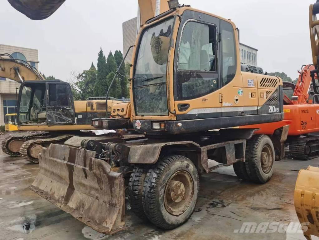 Hyundai R210W-9 Колесни екскаватори