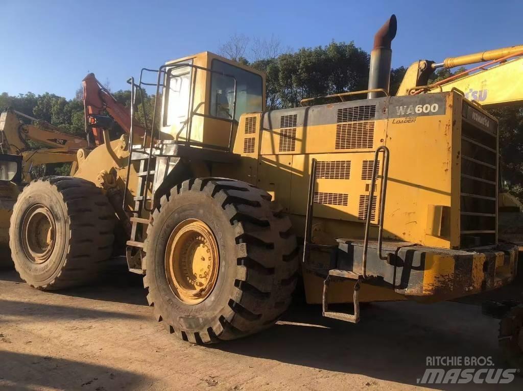 Komatsu WA 600-3 Колесни товарачи
