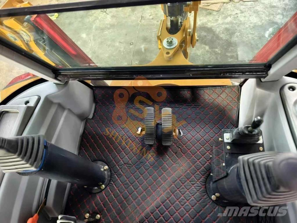 CAT 420 F Товарач със заден ексватор