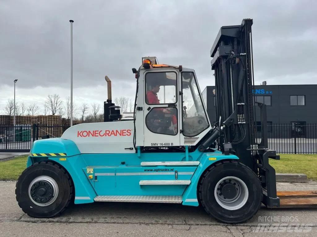 SMV 16-600B Дизелови камиони
