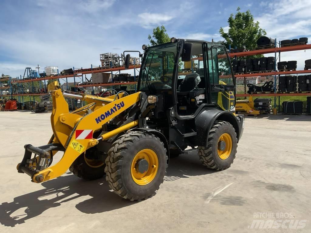 Komatsu WA80M-8 Колесни товарачи