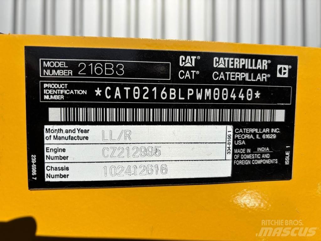 CAT 216B3 Колесни товарачи