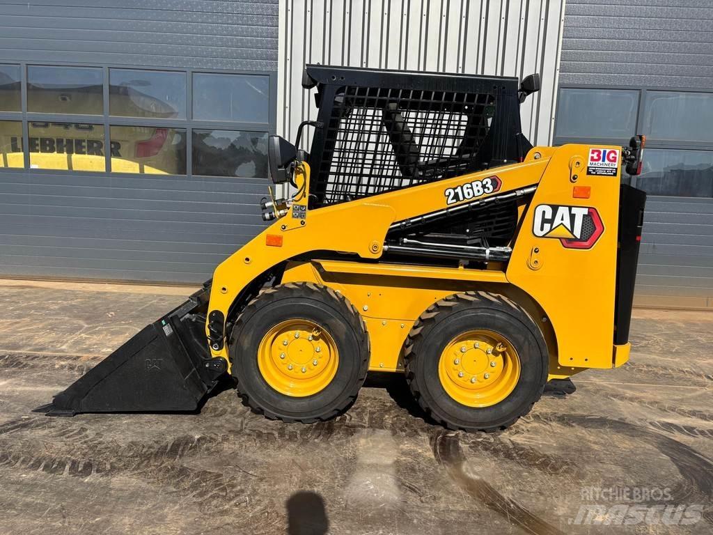 CAT 216B3 Колесни товарачи
