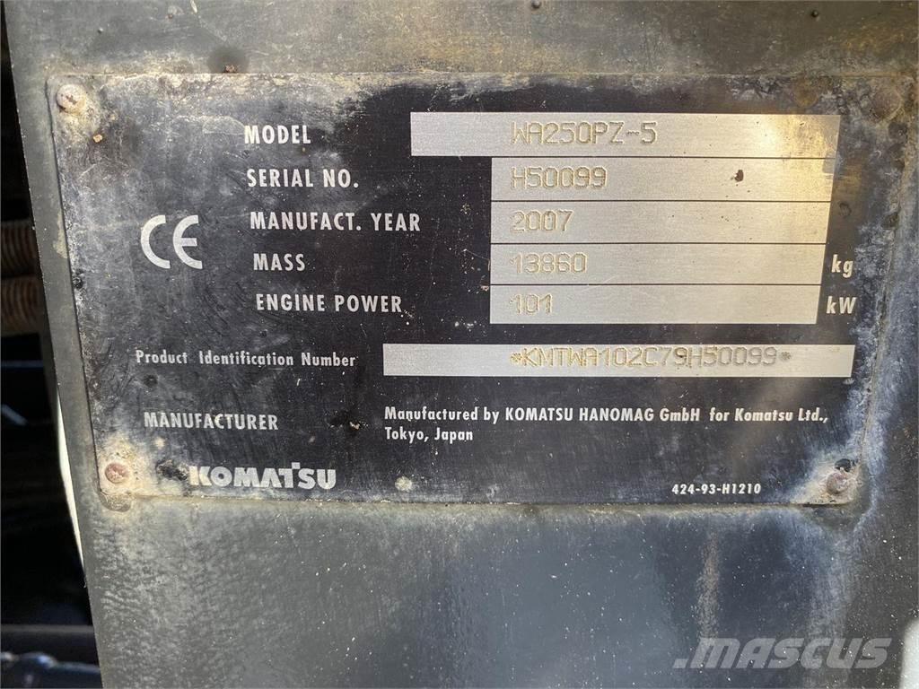 Komatsu WA250PZ-5 Колесни товарачи