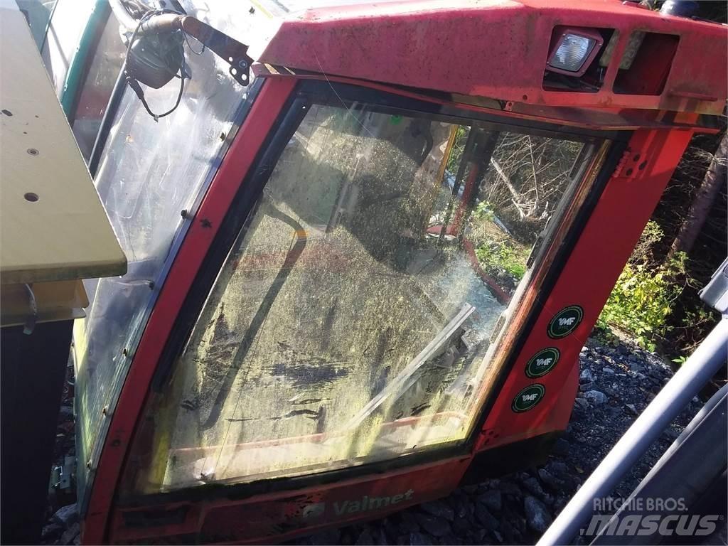 Valmet 941 Кабина