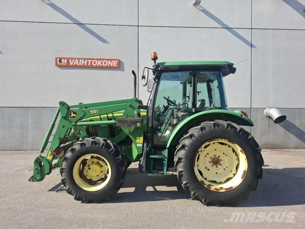 John Deere 5820 Трактори