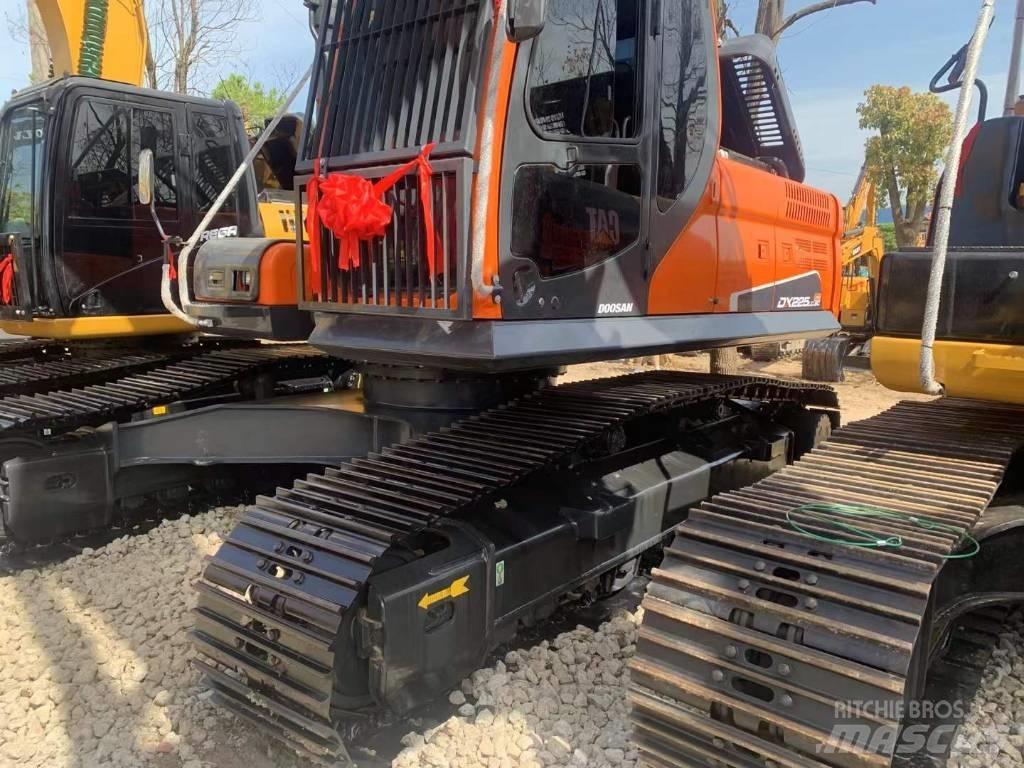 Doosan DX 225 LC Верижен екскаватор