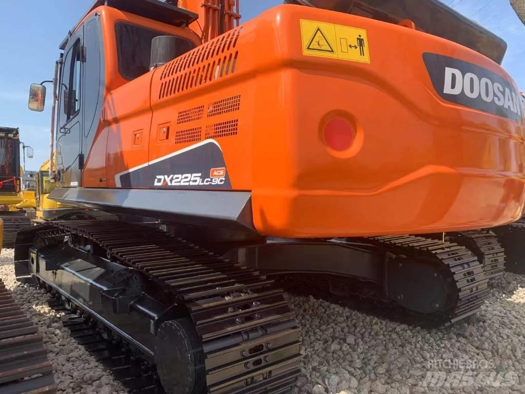 Doosan DX 225 LC Верижен екскаватор