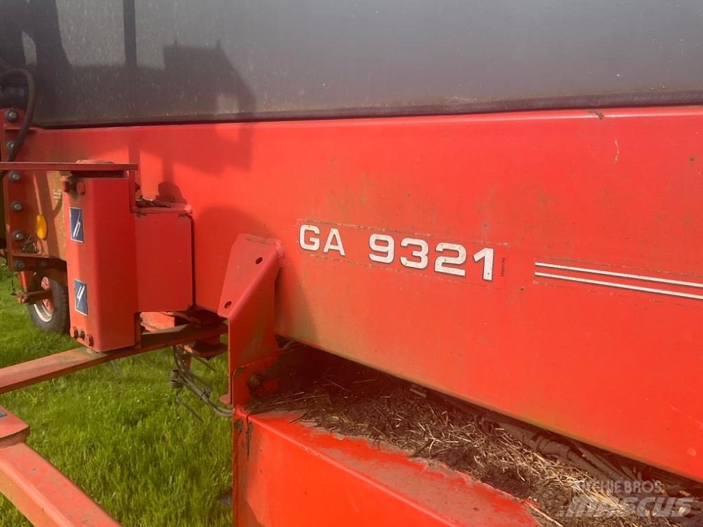 Kuhn Ga 9321 Гребла и сенообръщачки