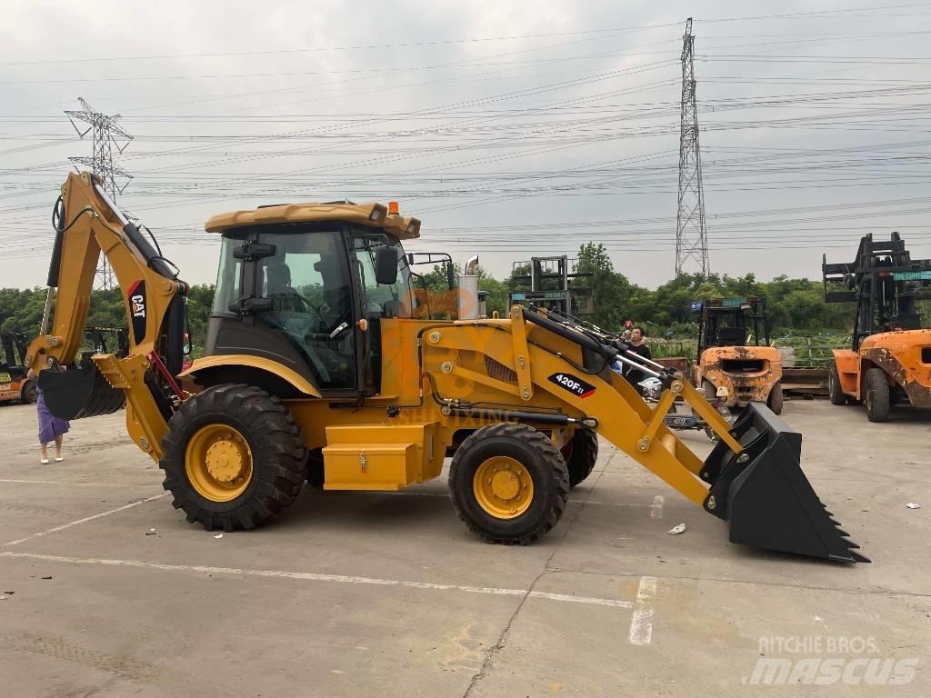CAT 420 F Товарач със заден ексватор