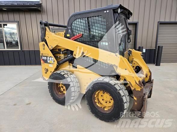 CAT 242D Мини товарачи
