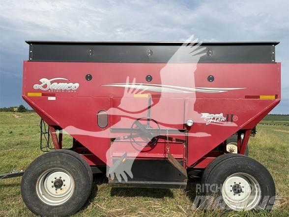 Demco 450 Ремаркета за зърно / силаж
