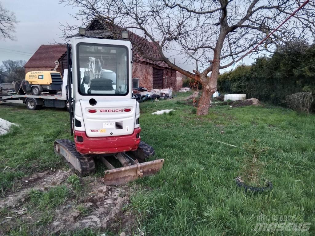 Takeuchi TB 225 Мини екскаватори < 7 т