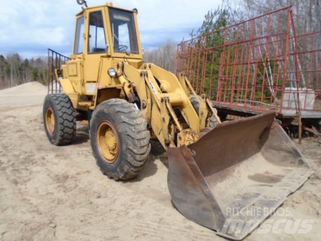 CAT 930 Колесни товарачи