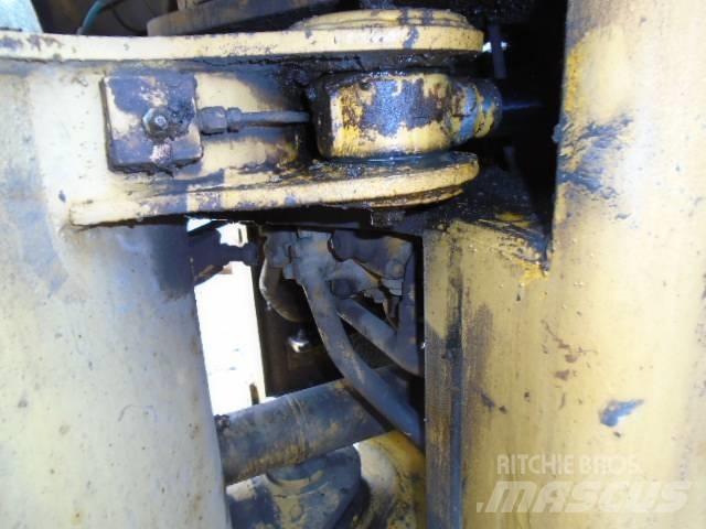 CAT 930 Колесни товарачи