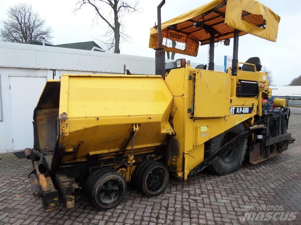 CAT AP 600 Машини за асфалт