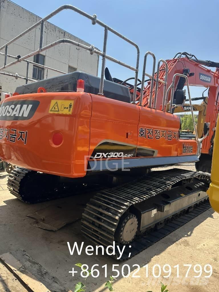 Doosan DX 300 Средни екскаватори 7т - 12т