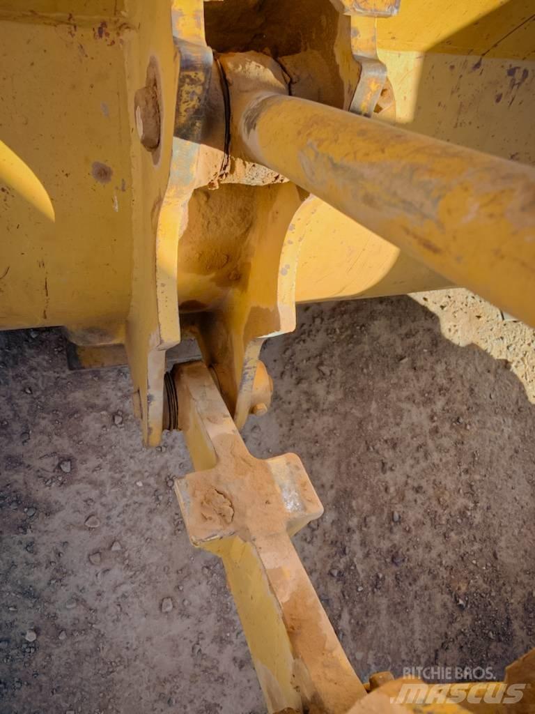 CAT 920 Колесни товарачи