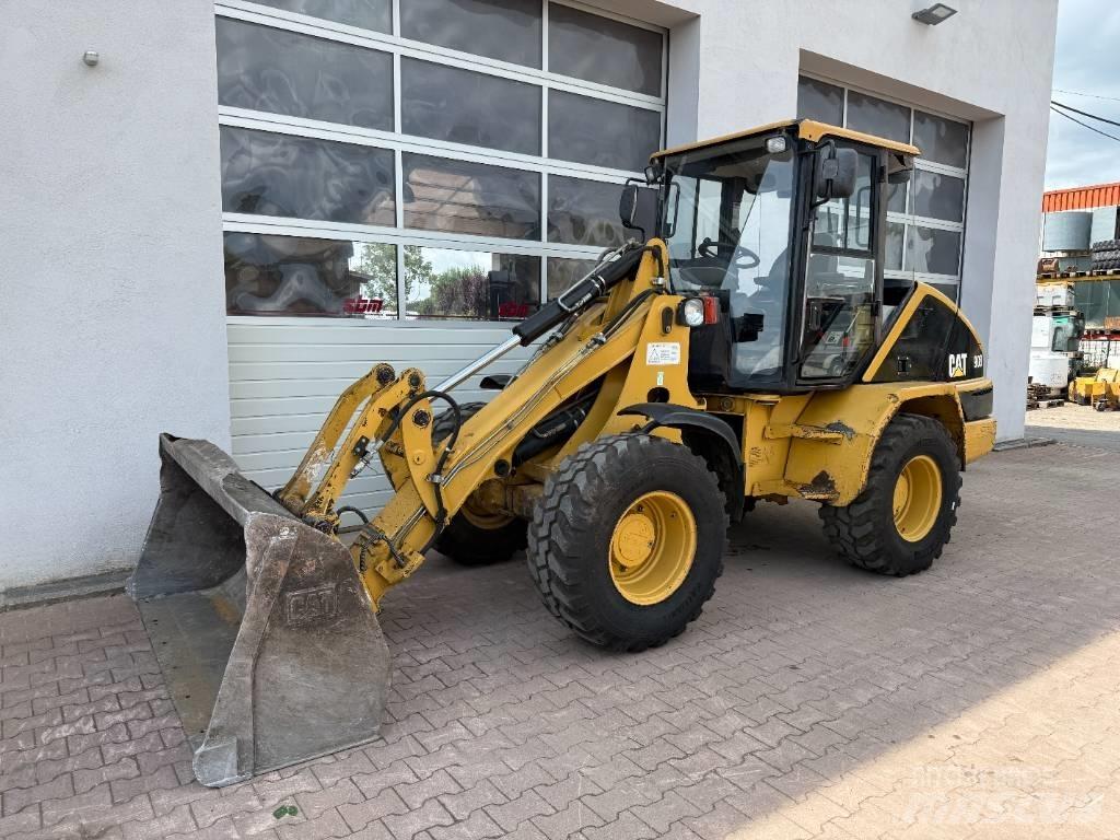 CAT 908 Колесни товарачи