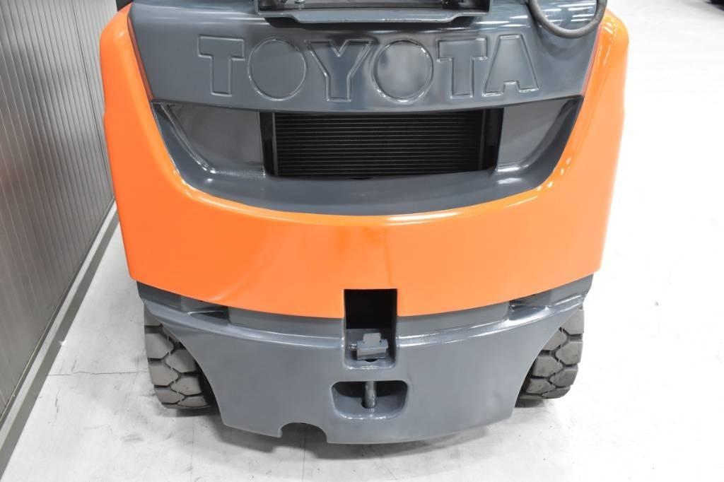 Toyota 06-8FG15F Камиони с АГУ
