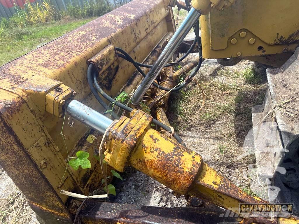 CAT D 6 C Верижни булдозери
