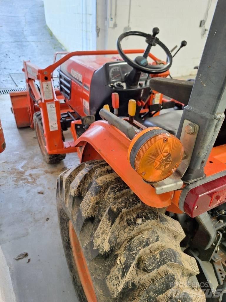 Kubota B 2710 Трактори