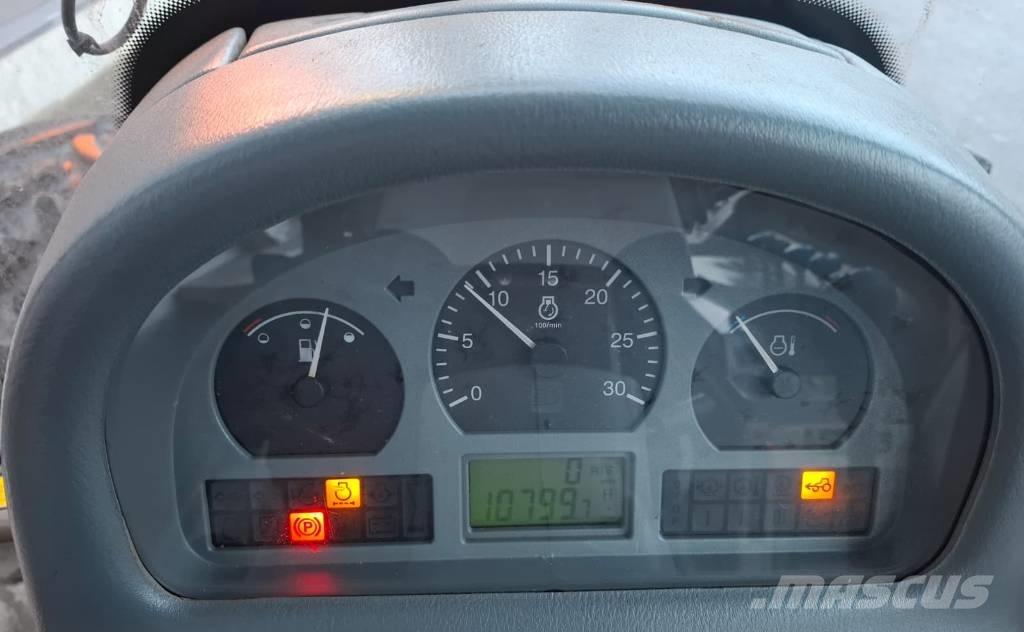 Valtra 8950 Трактори