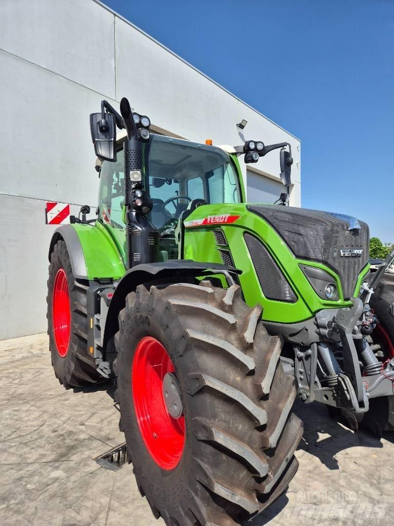 Fendt 718 Vario Трактори