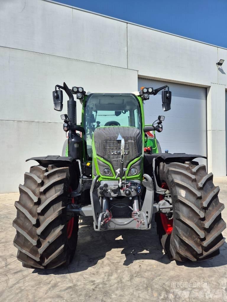 Fendt 718 Vario Трактори