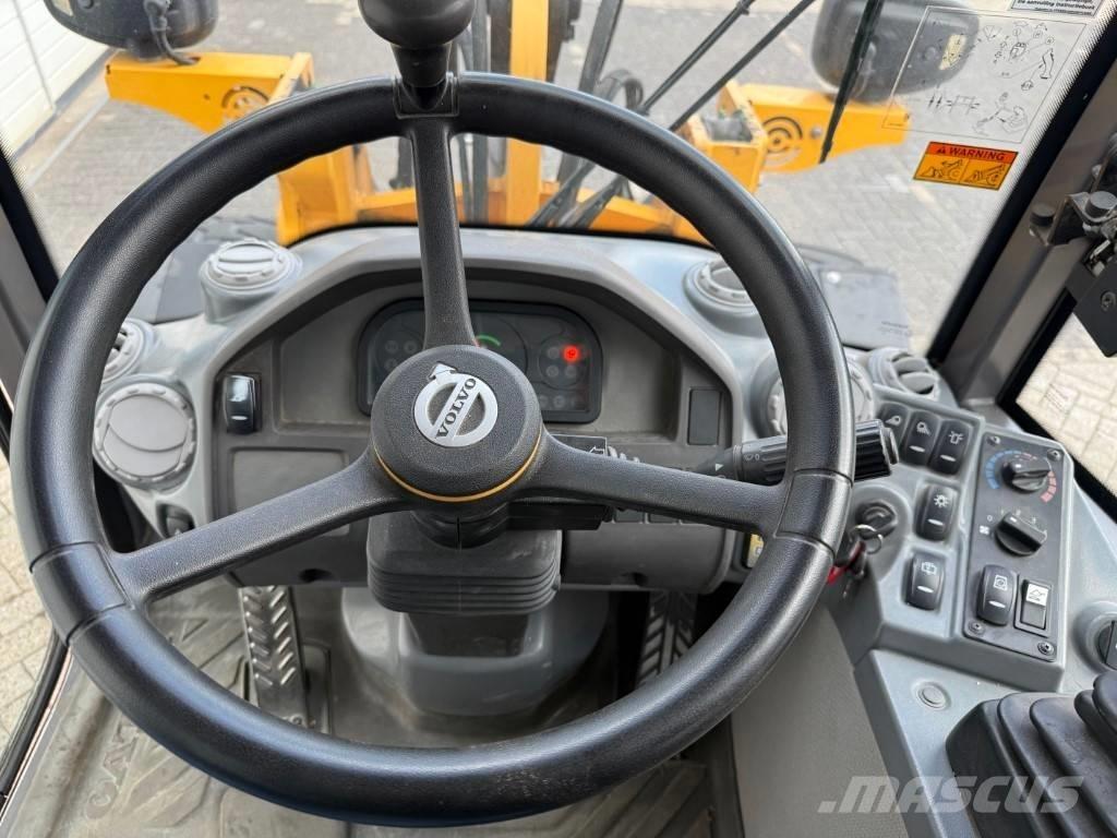 Volvo L 25 F Колесни товарачи