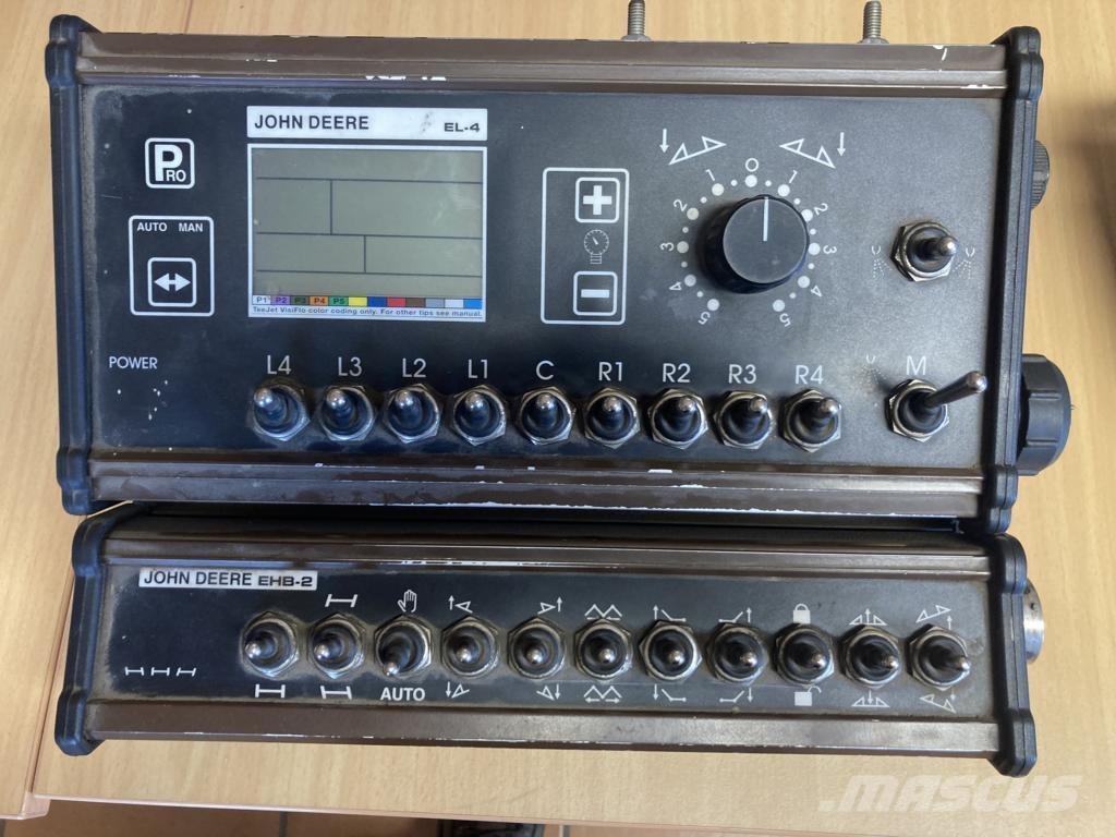 John Deere 732 Прикачни пръскачки
