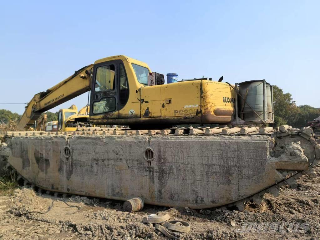 Komatsu PC 200-6 Багери амфибии
