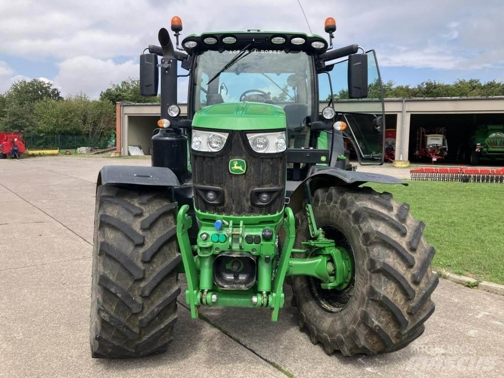 John Deere 6215R Трактори
