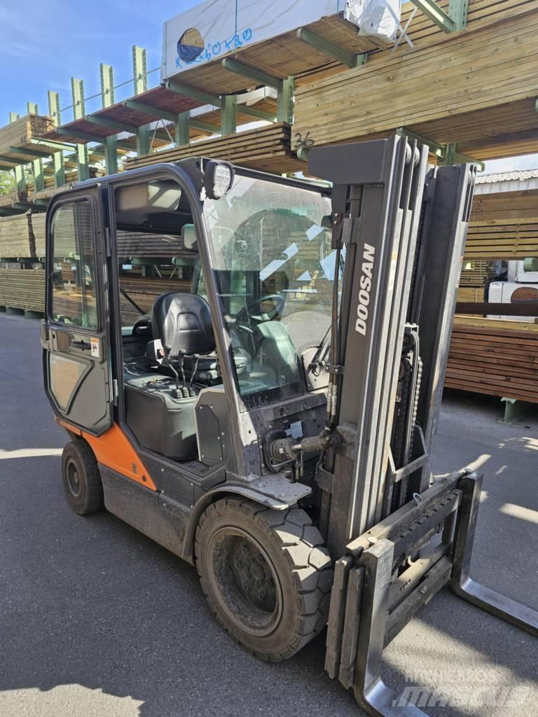 Daewoo Doosan D35C - 7 Дизелови камиони