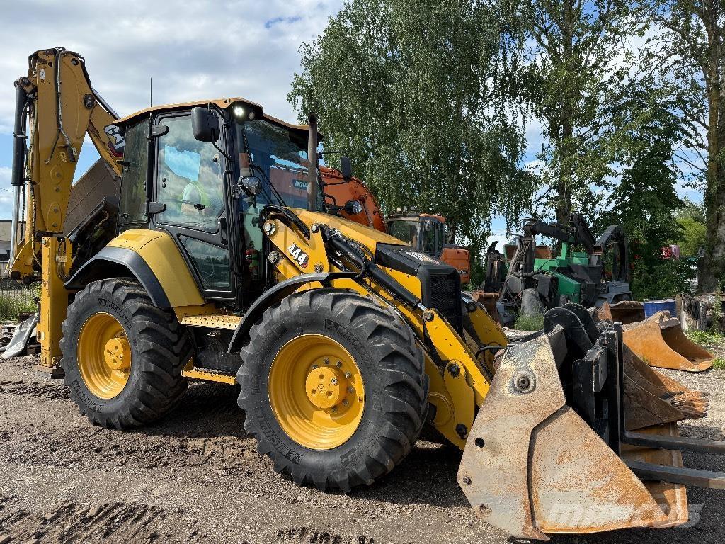 CAT 444 Товарач със заден ексватор