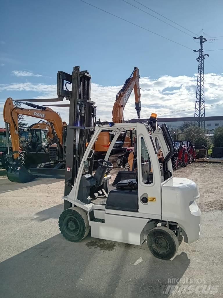 UniCarriers DX 25 Дизелови камиони